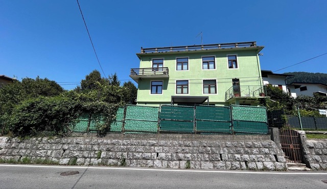 Large 6 bedroom house with fired wood hot tub in Tolmin