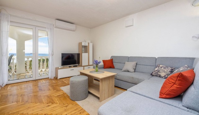 Light-flooded flat with great sea views, washing machine - dog-friendly