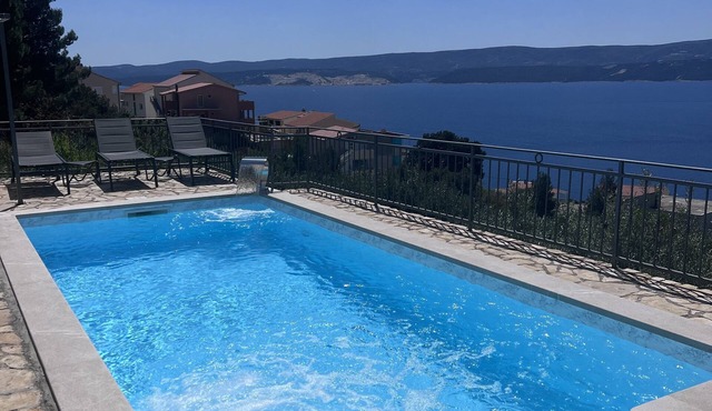 Lovely 3 double bedroom detached house with sea view and heated swimming pool in Stanici