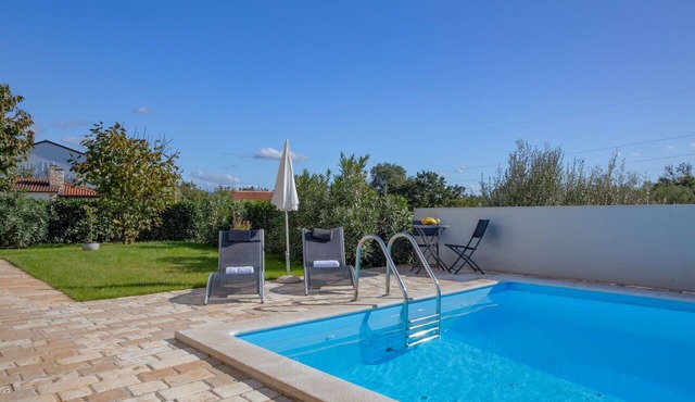 Lovely apartment for 3 guests with A/C, pool, WIFI, TV, terrace and panoramic view
