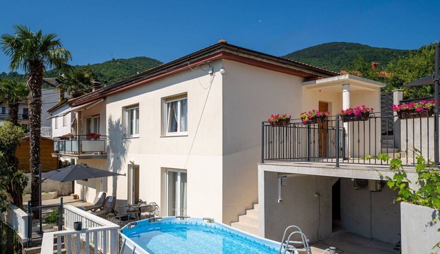 Lovely apartment for 3 people with WIFI, private pool, A/C, TV and terrace in Rijeka
