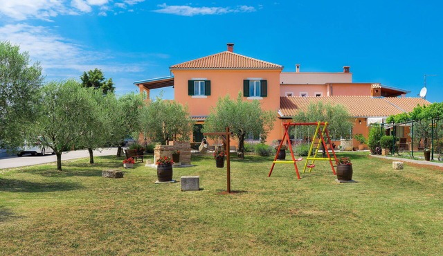 Lovely apartment for 5 people with A/C, WIFI, TV and terrace