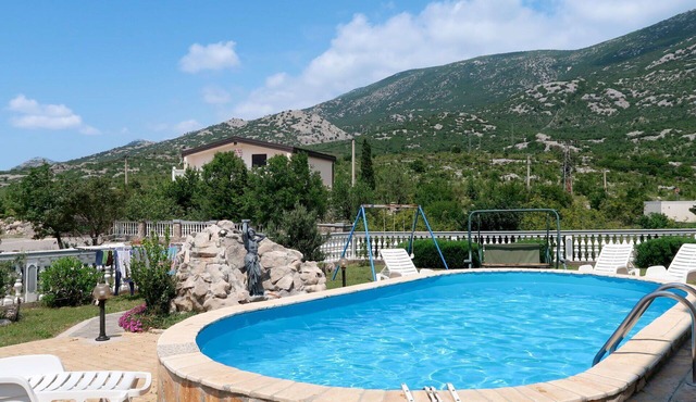 Lovely apartment for 8 people with WIFI, pool, A/C, TV and terrace
