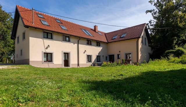 Lovely Apartment in Gozd with Garden, Great View in Col