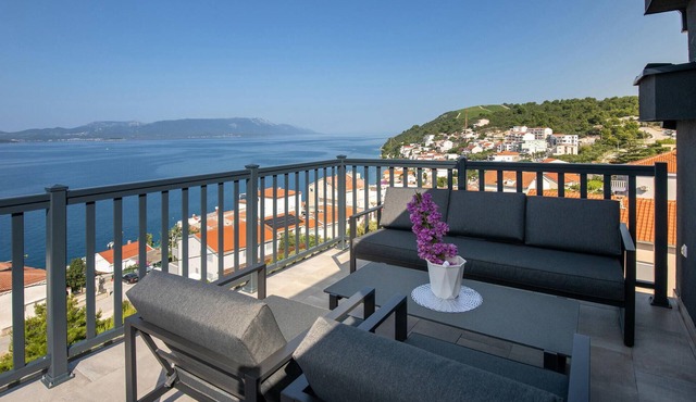 Lovely apartment in Komarna with house sea view