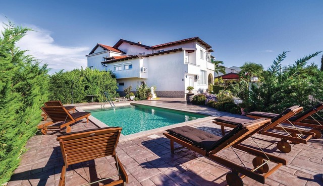 Lovely home in Debeljak