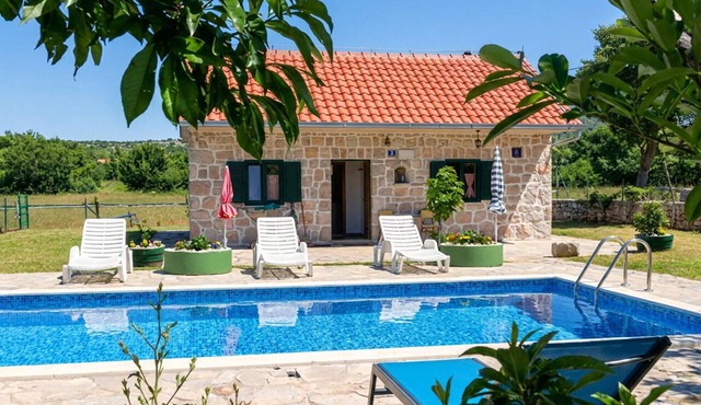 Lovely home in Gradac in Gradac