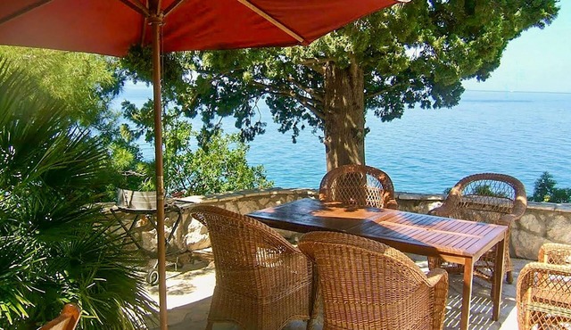 Lovely home in Podaca with WiFi