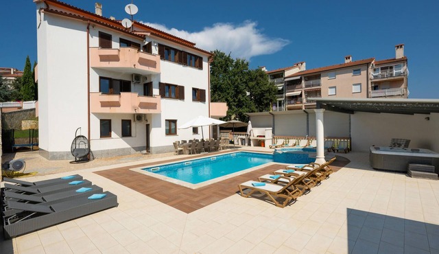 Lovely home in Pula with sauna