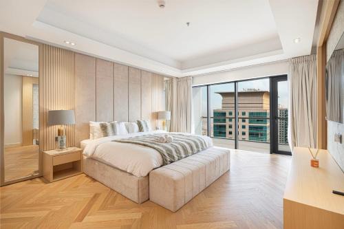 Luxe 4BR Penthouse with Private Pool and Gym in Dubai