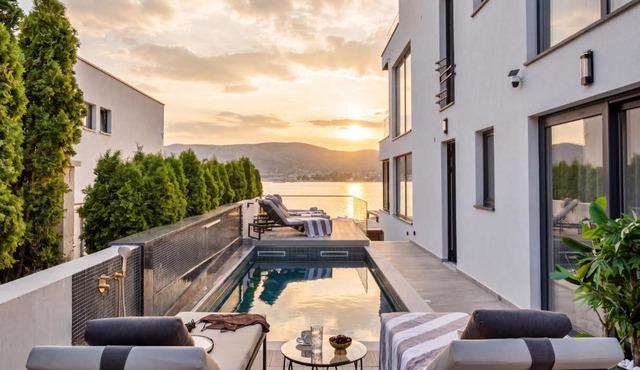 Luxe Villa palace Nera 2 by sea Heated pool in Trogir
