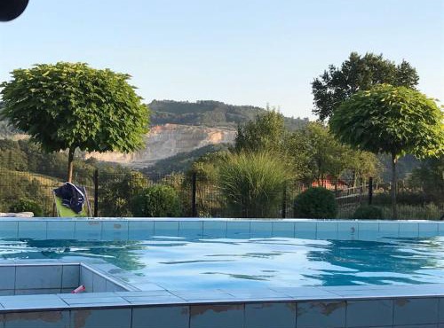Luxeriöse Villa mit Bergblick in Donji Ljenobud