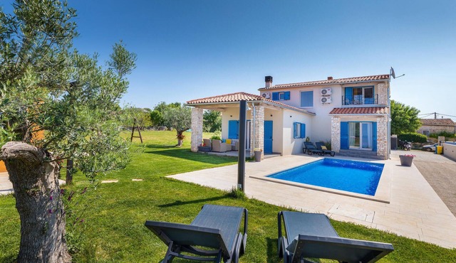 Luxurious home in Gajana