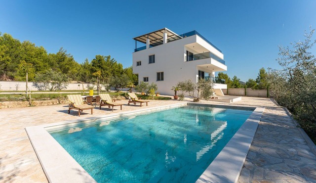 Luxurious home in Kakma