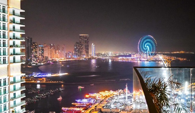 Luxury 2 Bedroom Apartment - Private Beach - Emaar Beach Vista in Dubai