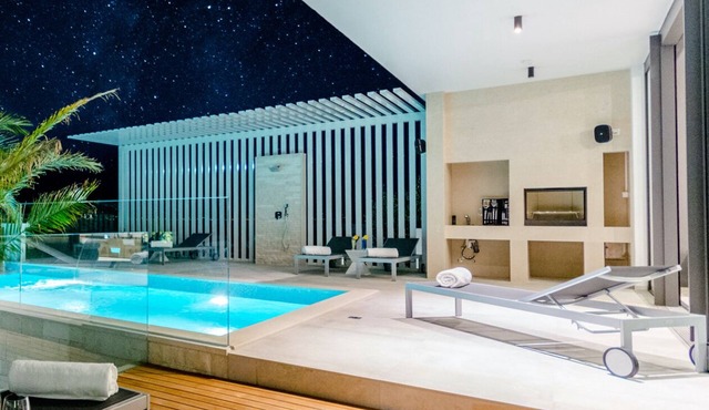 Luxury 5* Villa Pax with heated infinity pool - 8 sleeps