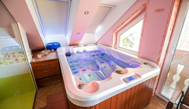 Luxury Apartment Ana with Hot tub in Visnja Gora