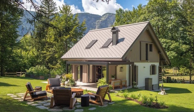 Luxury Chalet with Jacuzzi at Lake Bohinj in Ukanc