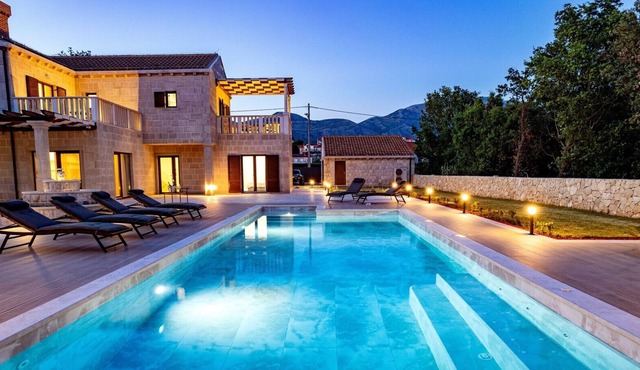 Luxury Dubrovnik villa with private heated pool, jacuzzi and sauna Pietrina
