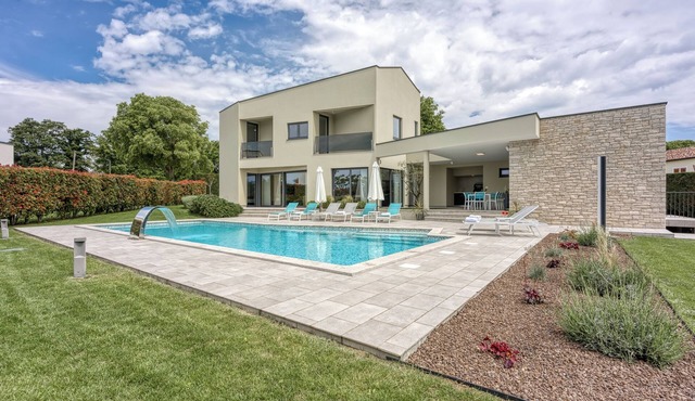 Luxury Holiday home with pool, jacuzzi & sauna in Central Istra in Tinjan