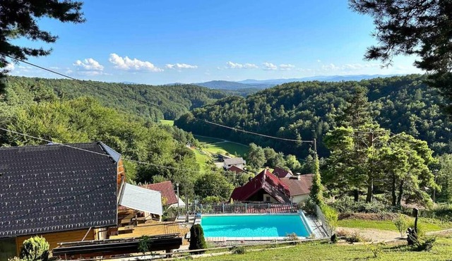 Luxury Panorama Villa Pool, Quadro Sauna & Views in Ivancna Gorica