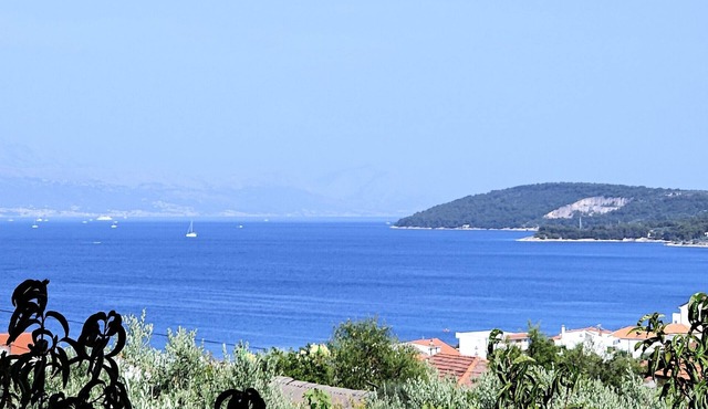 Luxury villa for 12 people with pool and seaview