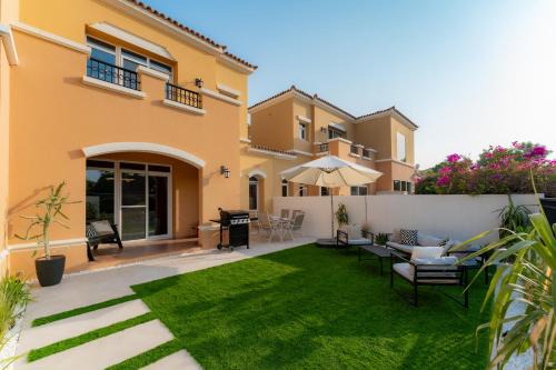 Luxury Villa in Ranches 1, on Pool and Park in Dubai