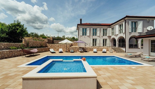 Luxury villa La Perla with heated pool