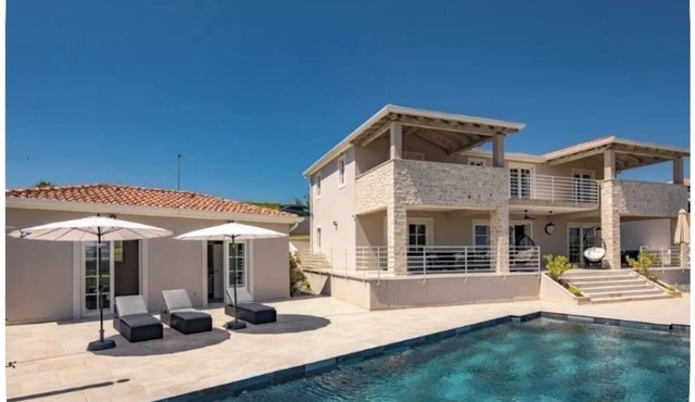 Luxury Villa LunaMira near Porec in Vižinada