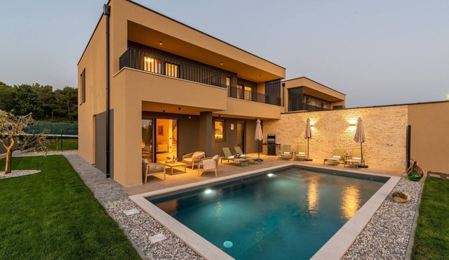 Luxury Villa Nona Sonja with Heated Pool and Sauna
