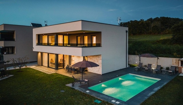Luxury villa with a swimming pool Kaštelir, Central Istria - Središnja Istra (K-27539)