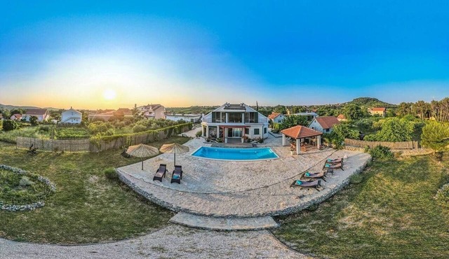 Luxury villa with a swimming pool Vrpolje, Šibenik (K-21843)