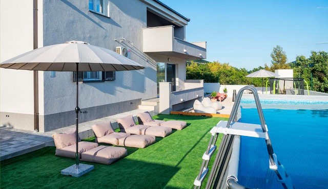 Maragora Holiday House & Mini Football