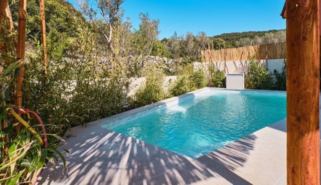 MEACres Sea - seaview pool villa 150 meters from beach in Miholašcica