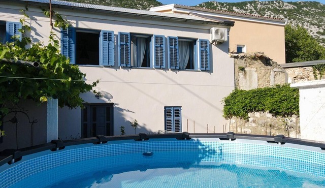 Mediterranean house with private garden and pool in Drivenik