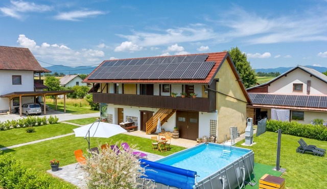 Merry's House w/Pool & Sauna, Gradac, Slovenia in Gradac