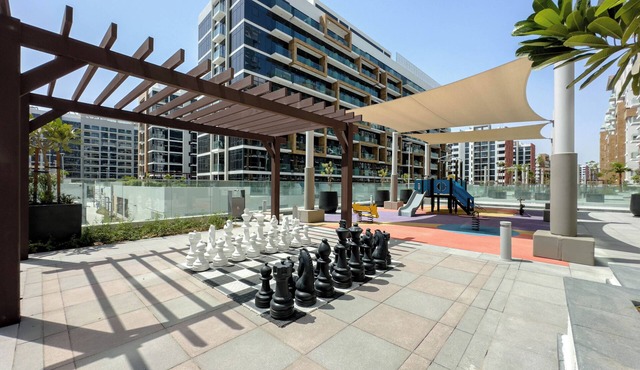 Meydan Luxury: Stylish 1BR with Pool & Canal Views-612 in Dubai
