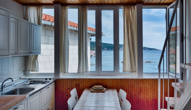Mira Sea Front Guesthouse