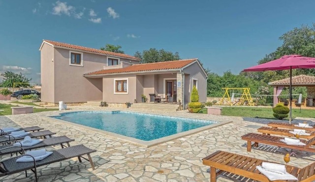 mit Blick auf das Wasser by Interhome in Pula/Banjole