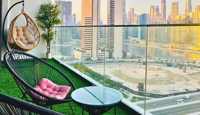 Modern 1BR with Burj Khalifa & Canal View Near Downtown Dubai & DIFC in Dubai