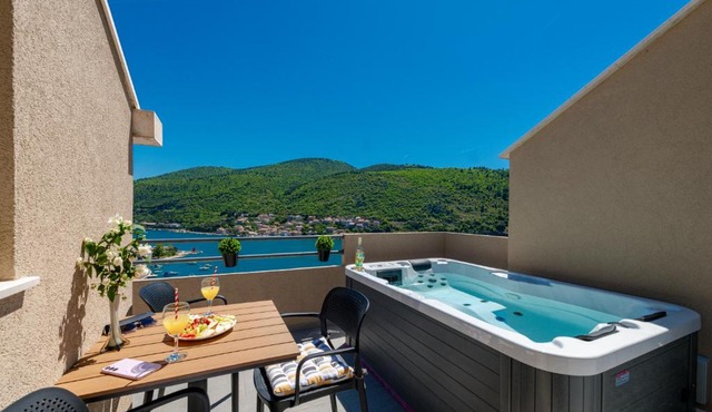 Modern Apartment with Jacuzzi & Sea View - Volare