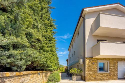 Modern Apt Deni- Terrace & Private Parking - Happy Rentals in Koper