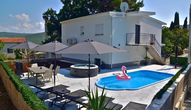 Modern Villa Bura with 3 bedrooms, pool & hot tub in Srinjine
