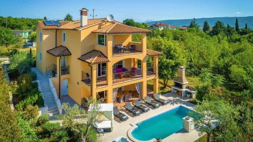 Modern villa with swimming pool in Rakalj in Rakalj