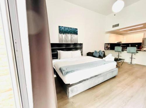 ModernLux - Lovely Studio Apartment in JVT next to Park in Dubai
