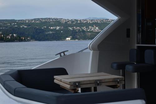 Motor yacht Sunseeker Manhattan 52
