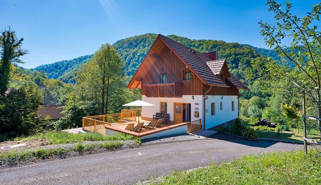 Mountain house Rupicapra with Sauna and Outdoor Hot Tub in Kostel