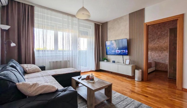 MV Dreams, free parking in Novi Sad