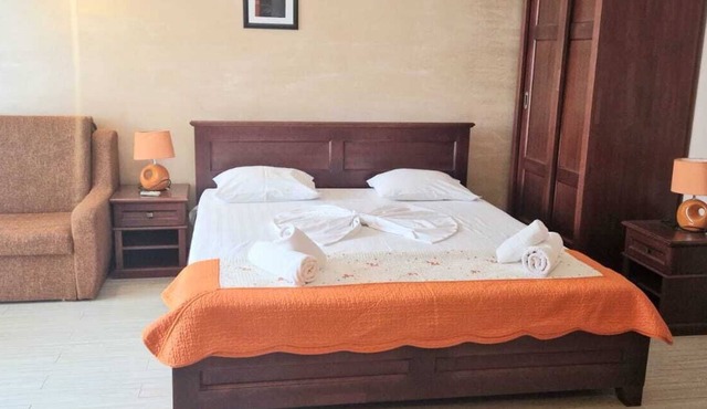 Naparis Boutique in Eforie Sud