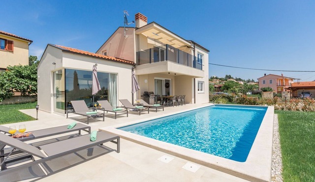 New and dog-friendly villa with panoramic sea views, private pool, barbecue area, baby cot, washing machine